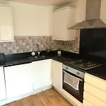 Elegant Spacious Modern 2 Bedroom Apartment - Whitechapel - 5Mins To Aldgate Station