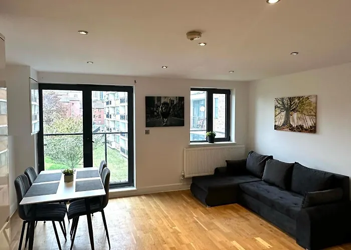 Elegant Spacious Modern 2 Bedroom Apartment - Whitechapel - 5Mins To Aldgate Station