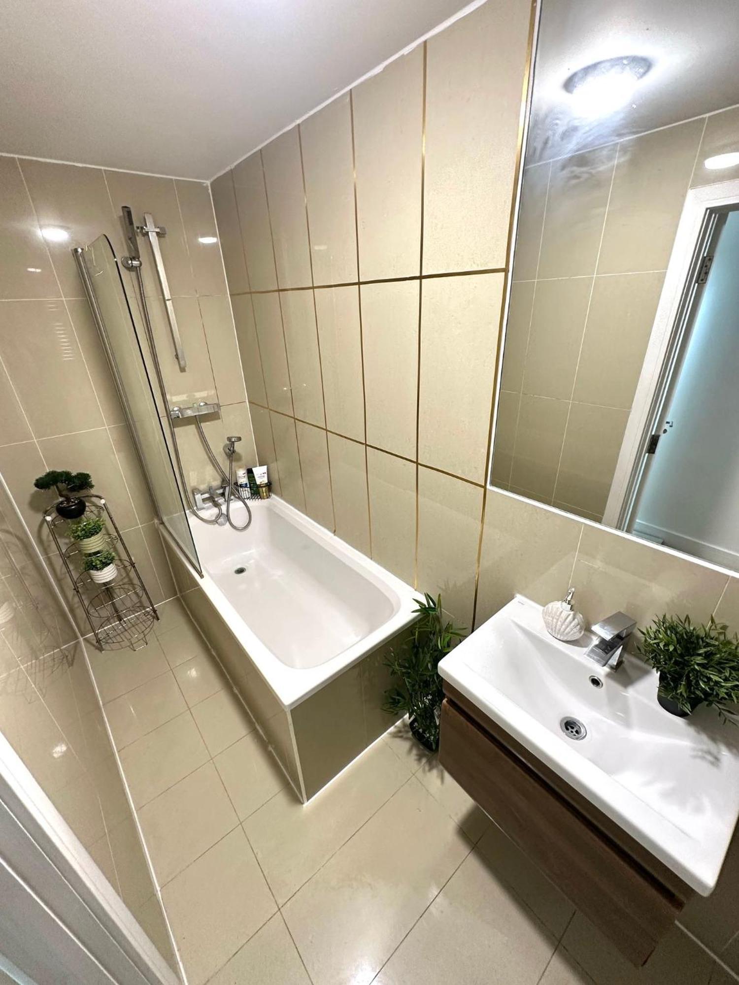 Appartamento Elegant Spacious Modern 2 Bedroom - Whitechapel - 5mins To Aldgate Station Londra