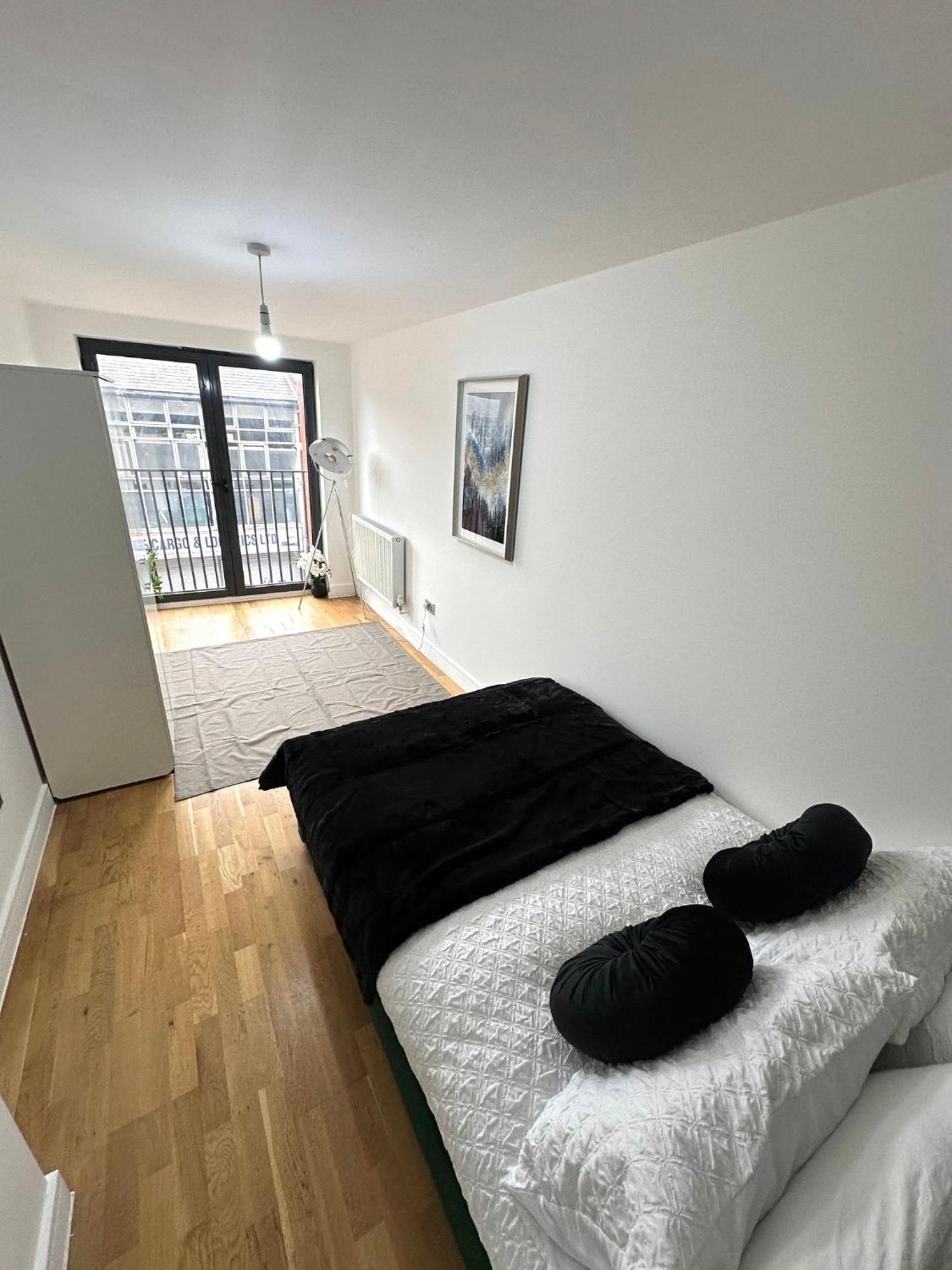 Elegant Spacious Modern 2 Bedroom - Whitechapel - 5mins To Aldgate Station