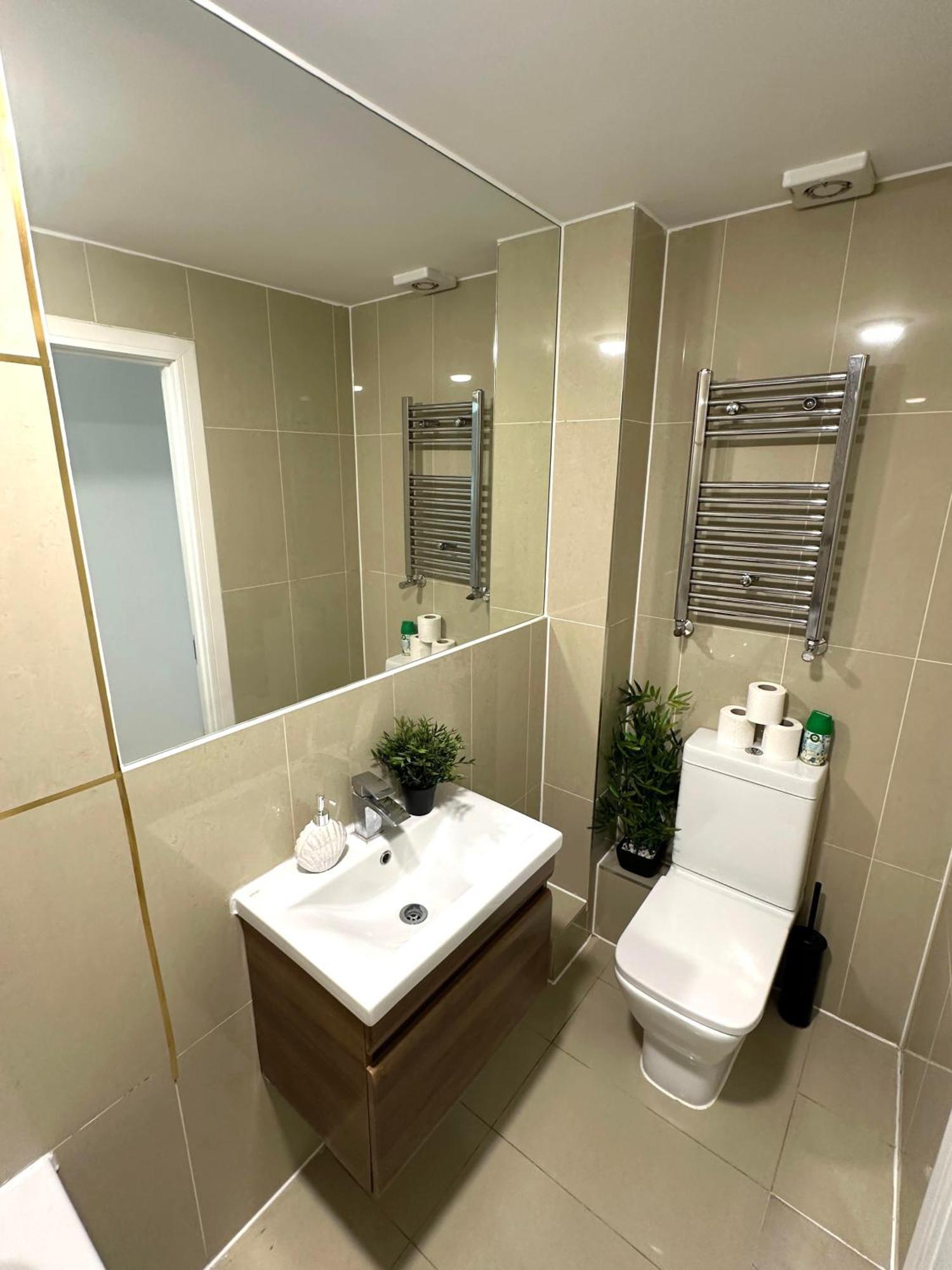 Elegant Spacious Modern 2 Bedroom - Whitechapel - 5mins To Aldgate Station Appartamento *