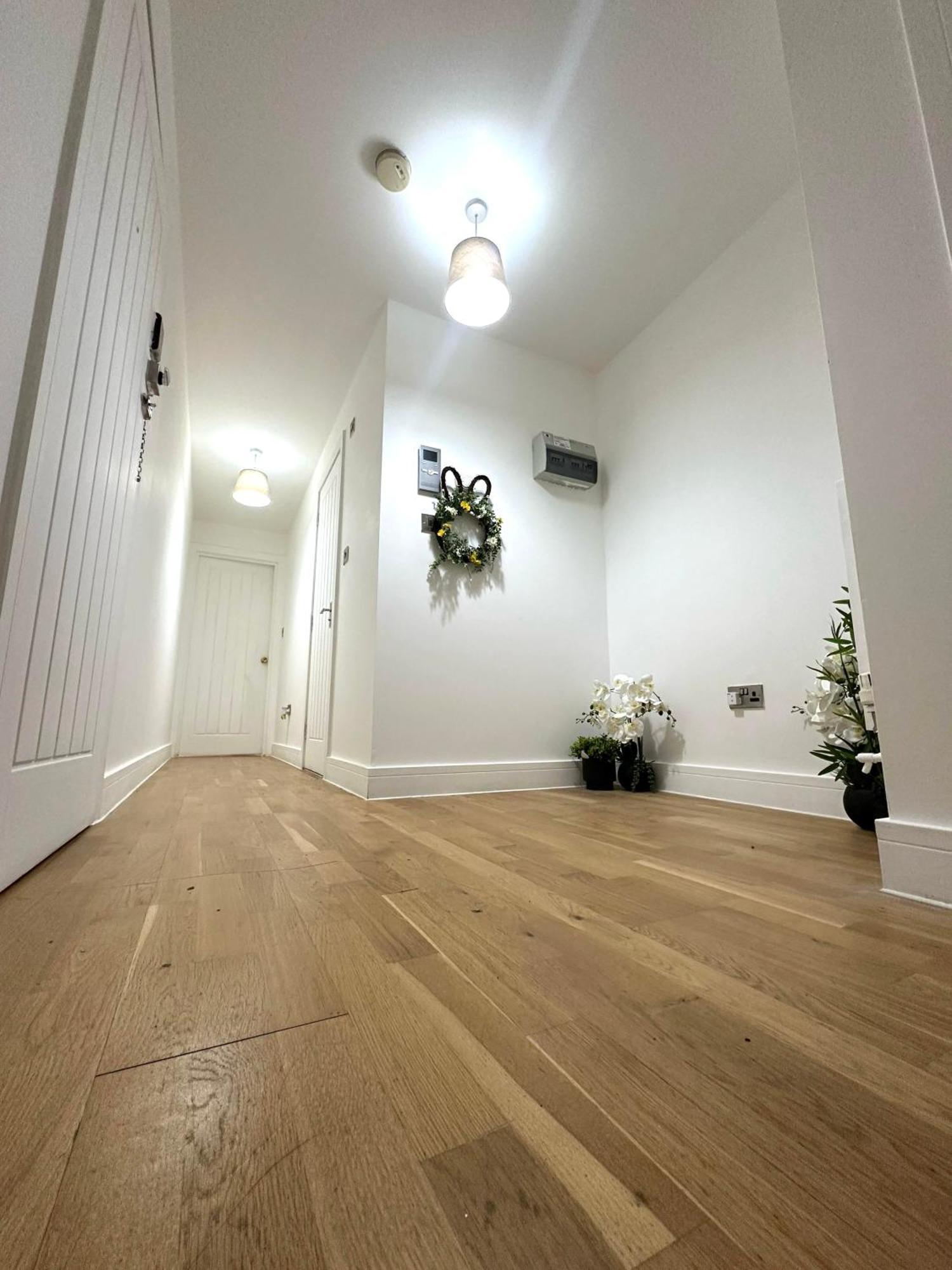 Elegant Spacious Modern 2 Bedroom - Whitechapel - 5mins To Aldgate Station *