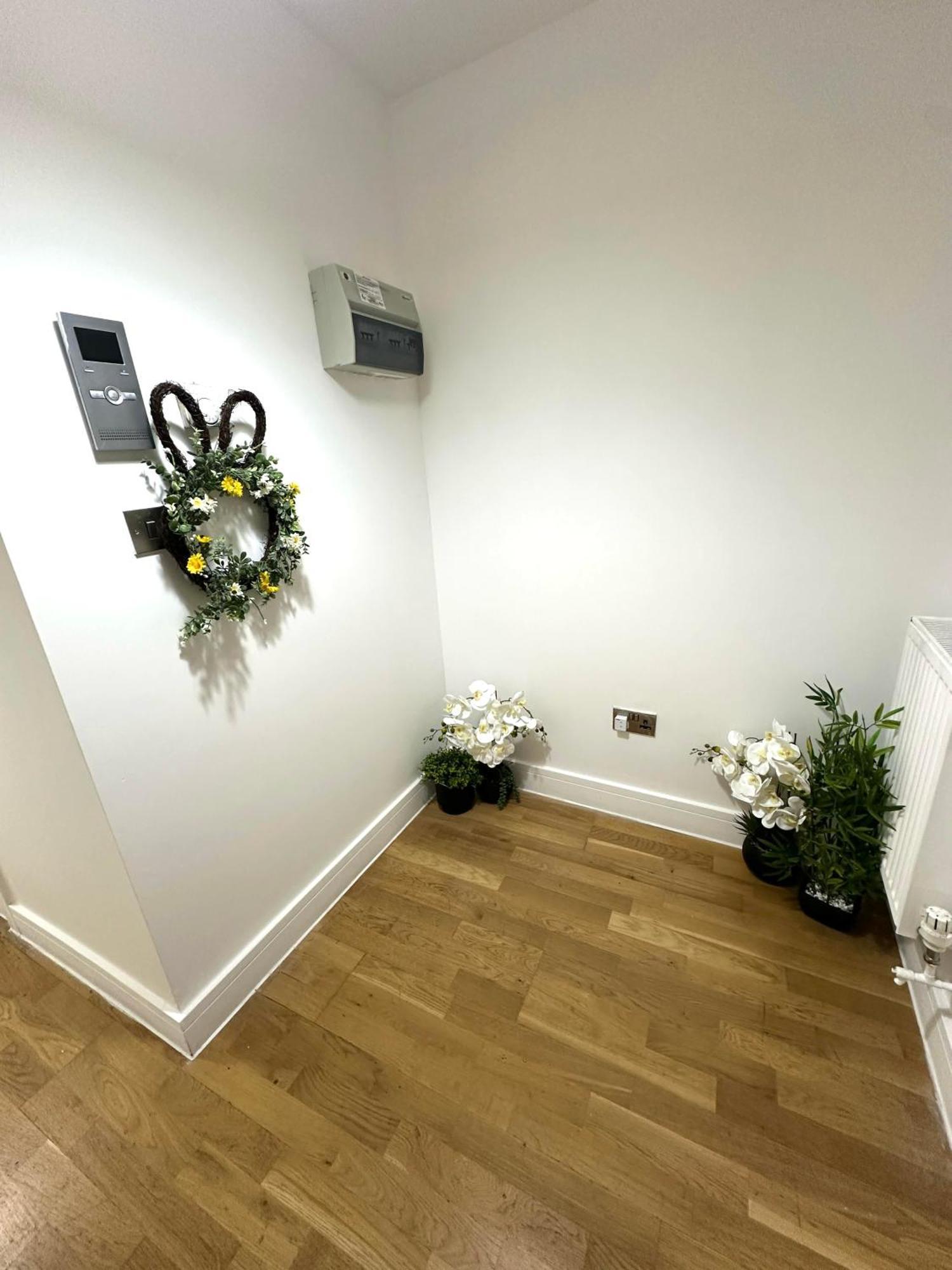 Elegant Spacious Modern 2 Bedroom - Whitechapel - 5mins To Aldgate Station Appartamento Londra